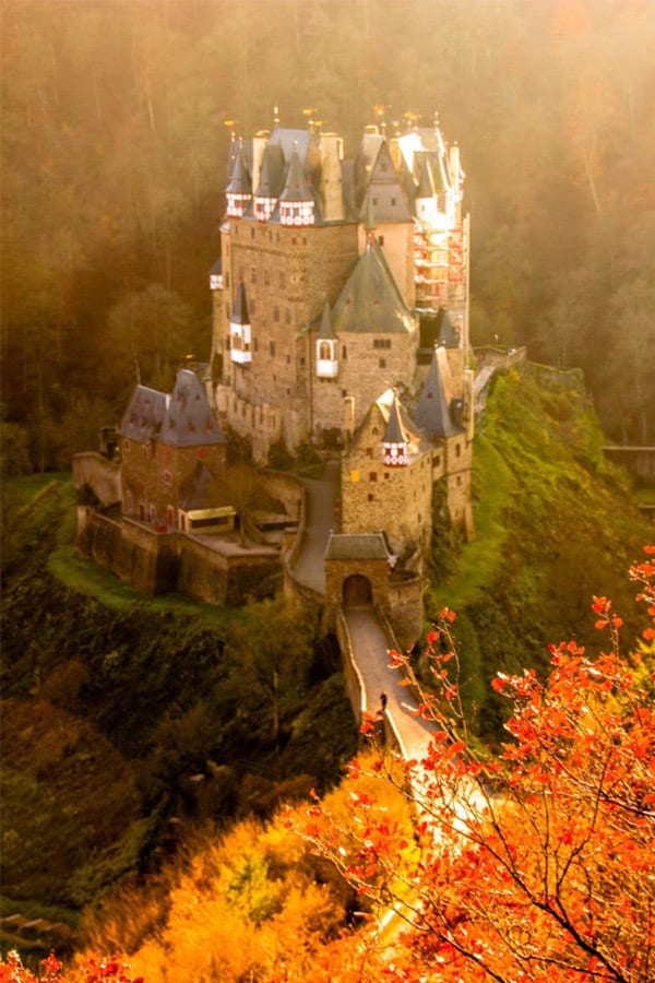 The best Fairytale castles in Southern Germany. Here's our guide to help you choose the best castles in southern Germany to visit on your Germany road trip. Here are our favourite castles in southern Germany! #castles #germany #wanderingbird #southerngermany #roadtrip #fairytale #castle #burg
